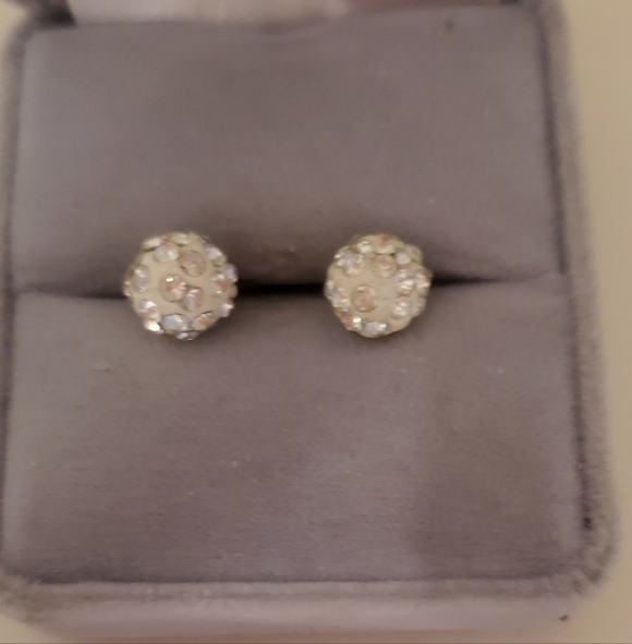💚5/$25 Crystal Cluster Elegant Silver Stud Earrings Crystal Stud Earrings - Picture 2 of 3